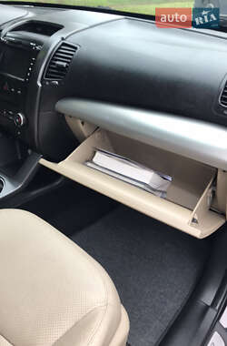 Внедорожник / Кроссовер Kia Sorento 2012 в 