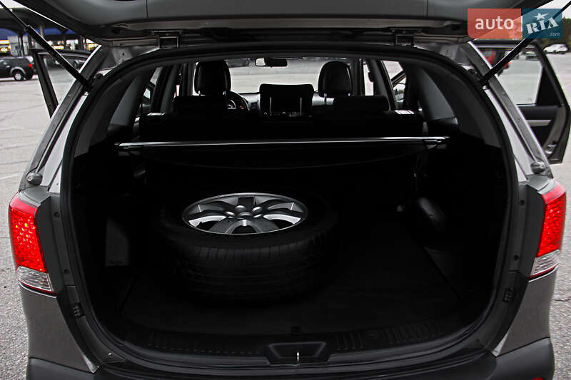 Внедорожник / Кроссовер Kia Sorento 2012 в Днепре