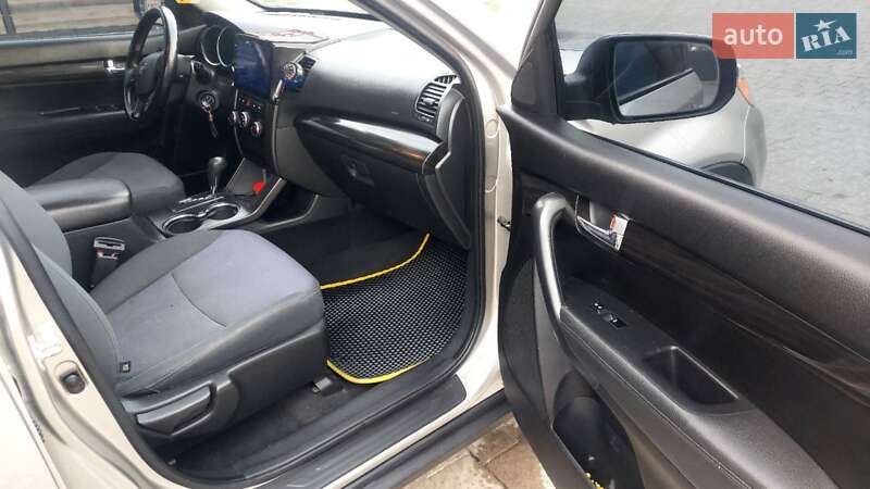 Позашляховик / Кросовер Kia Sorento 2012 в Львові