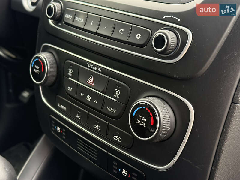 Внедорожник / Кроссовер Kia Sorento 2015 в Ровно