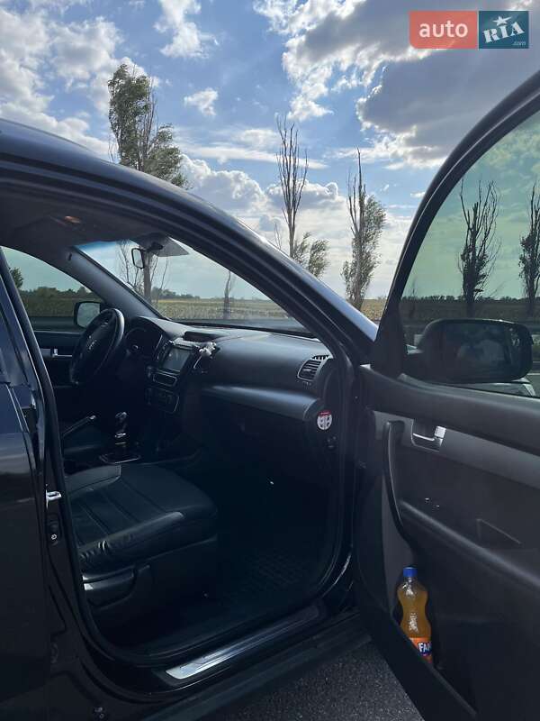 Внедорожник / Кроссовер Kia Sorento 2013 в Новониколаевке фото 9 Внедорожник / Кроссовер Kia Sorento 2013 в Новониколаевке