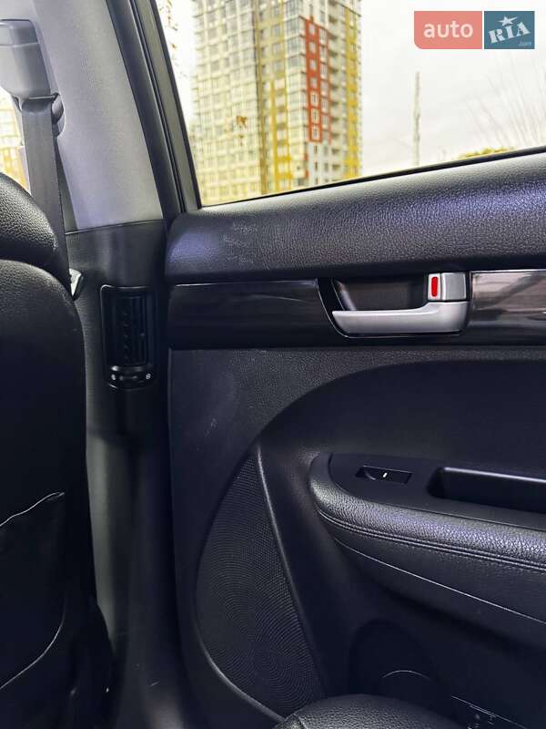 Позашляховик / Кросовер Kia Sorento 2012 в Одесі