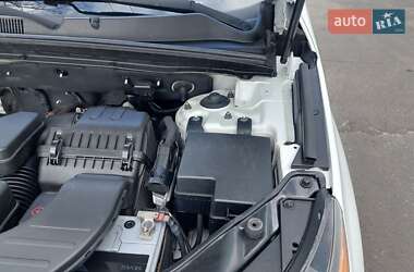 Позашляховик / Кросовер Kia Sorento 2011 в 