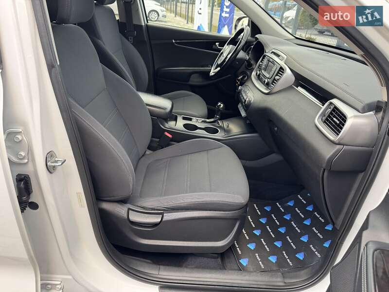 Внедорожник / Кроссовер Kia Sorento 2015 в Ровно фото 36 Внедорожник / Кроссовер Kia Sorento 2015 в Ровно