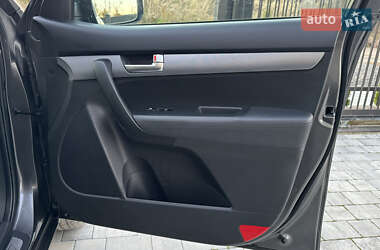 Позашляховик / Кросовер Kia Sorento 2013 в  фото 49 Позашляховик / Кросовер Kia Sorento 2013 в