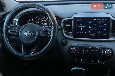 Позашляховик / Кросовер Kia Sorento 2015 в  фото 28 Позашляховик / Кросовер Kia Sorento 2015 в