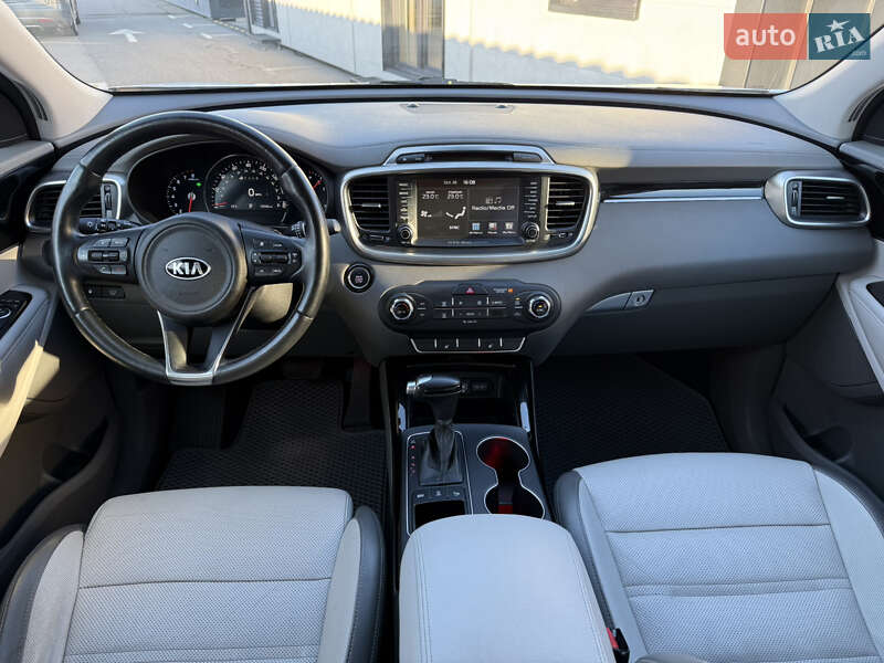 Внедорожник / Кроссовер Kia Sorento 2017 в Киеве