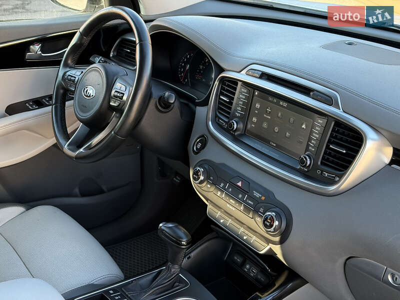 Внедорожник / Кроссовер Kia Sorento 2017 в Киеве