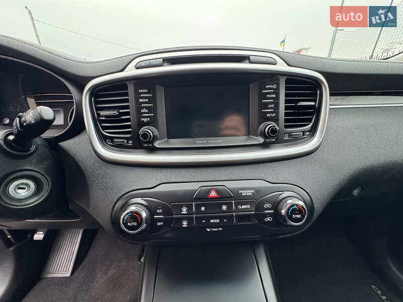 Позашляховик / Кросовер Kia Sorento 2017 в Києві
