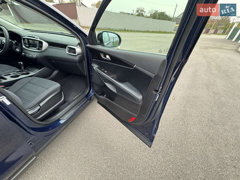 Позашляховик / Кросовер Kia Sorento 2017 в Києві