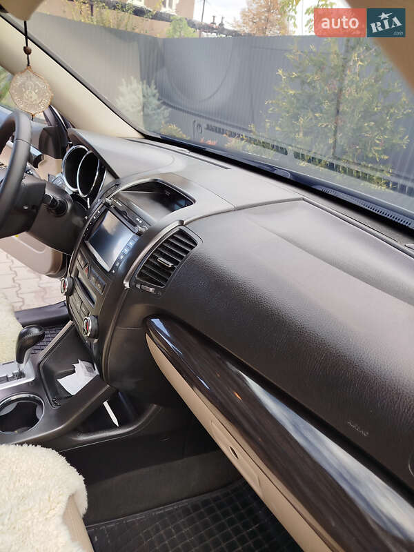 Внедорожник / Кроссовер Kia Sorento 2012 в Черновцах