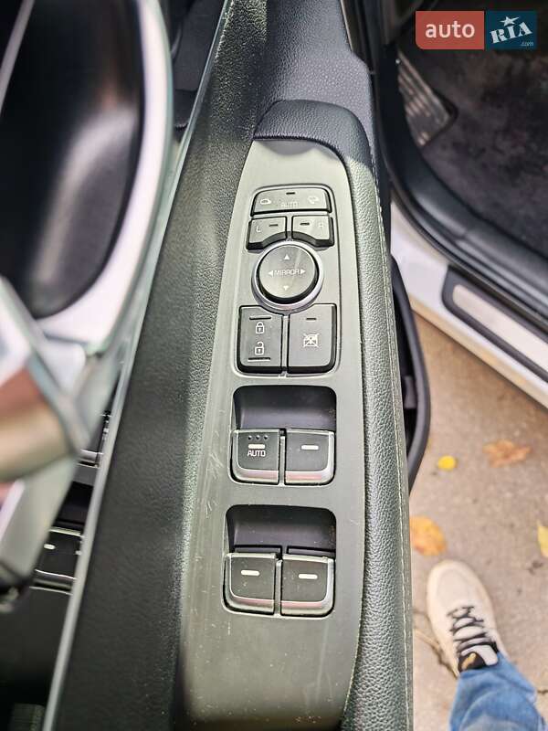 Внедорожник / Кроссовер Kia Sorento 2015 в Могилев-Подольске фото 25 Внедорожник / Кроссовер Kia Sorento 2015 в Могилев-Подольске