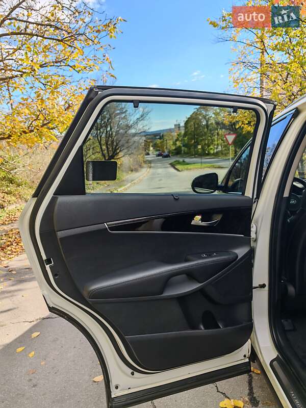 Внедорожник / Кроссовер Kia Sorento 2015 в Могилев-Подольске фото 44 Внедорожник / Кроссовер Kia Sorento 2015 в Могилев-Подольске