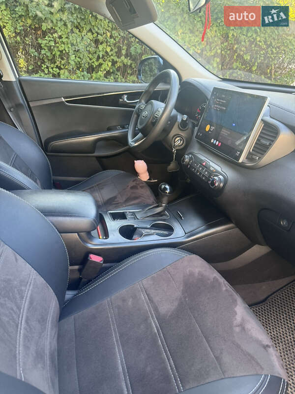 Позашляховик / Кросовер Kia Sorento 2017 в Івано-Франківську