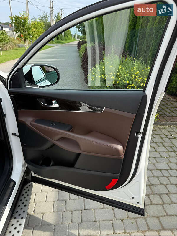 Позашляховик / Кросовер Kia Sorento 2015 в Львові