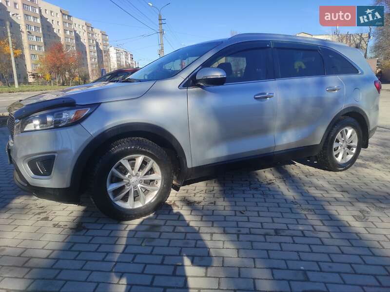 Позашляховик / Кросовер Kia Sorento 2016 в Івано-Франківську