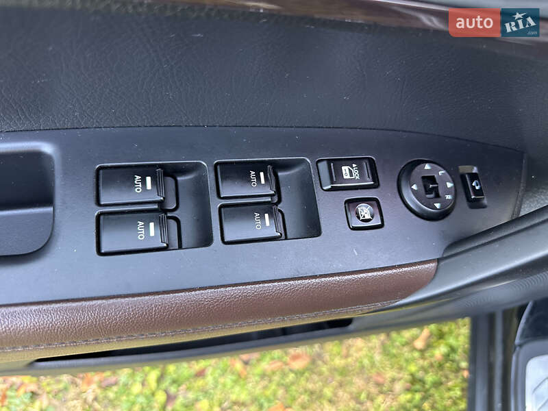 Позашляховик / Кросовер Kia Sorento 2013 в Стрию