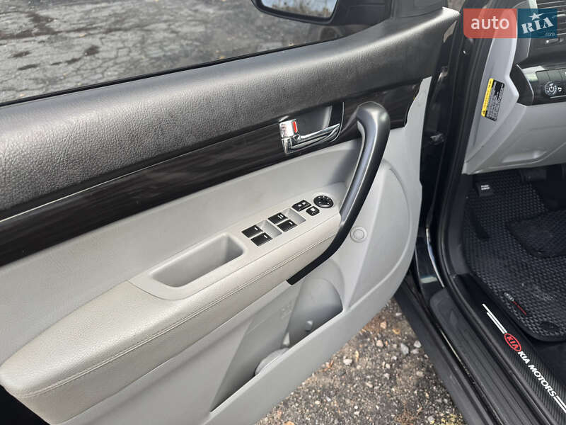 Позашляховик / Кросовер Kia Sorento 2012 в Харкові