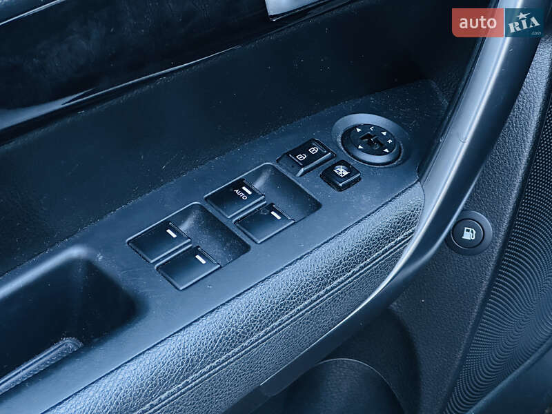 Внедорожник / Кроссовер Kia Sorento 2013 в Харькове