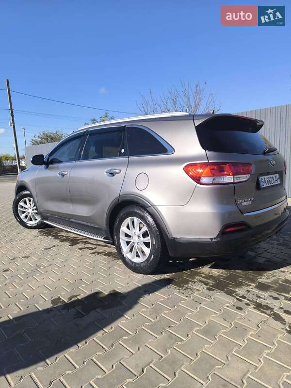 Позашляховик / Кросовер Kia Sorento 2016 в Южноукраїнську