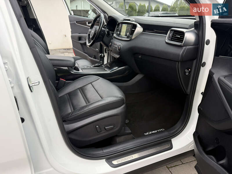 Внедорожник / Кроссовер Kia Sorento 2016 в Ровно