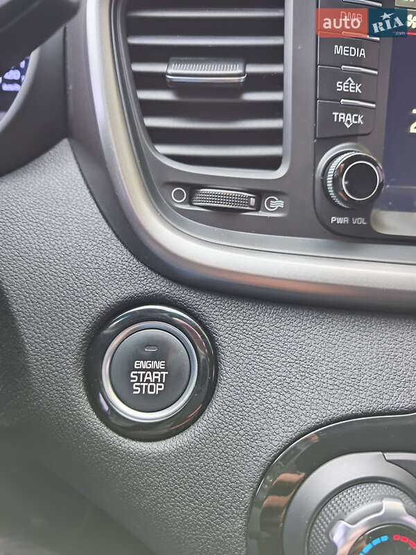 Внедорожник / Кроссовер Kia Sorento 2015 в Могилев-Подольске