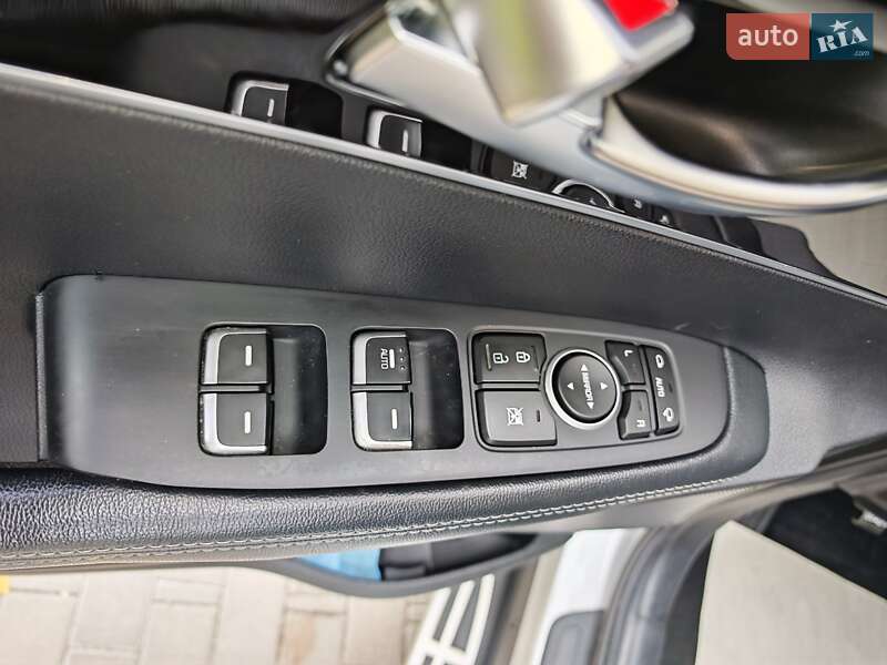 Внедорожник / Кроссовер Kia Sorento 2015 в Могилев-Подольске