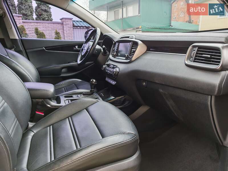 Внедорожник / Кроссовер Kia Sorento 2015 в Могилев-Подольске
