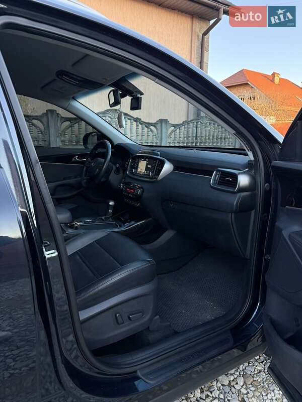 Позашляховик / Кросовер Kia Sorento 2017 в Івано-Франківську