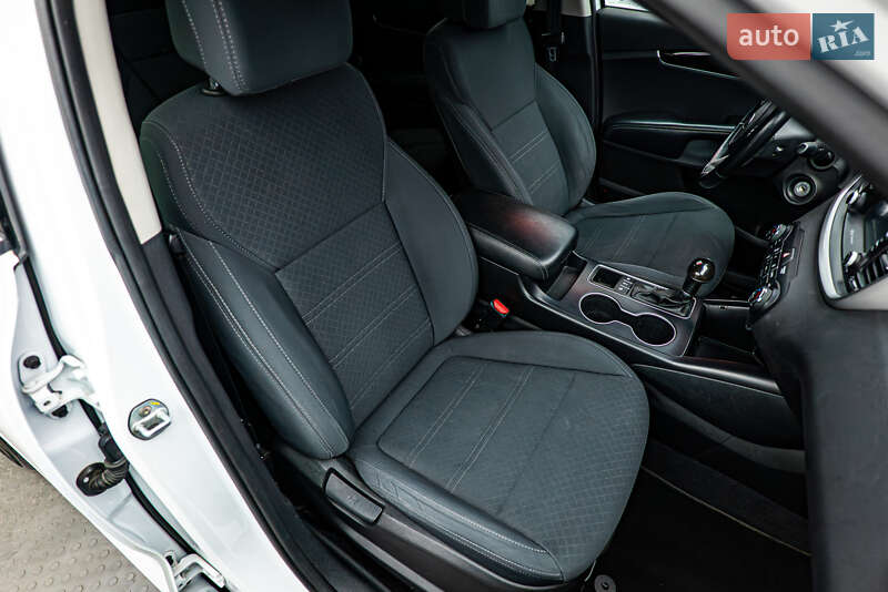 Позашляховик / Кросовер Kia Sorento 2016 в Києві