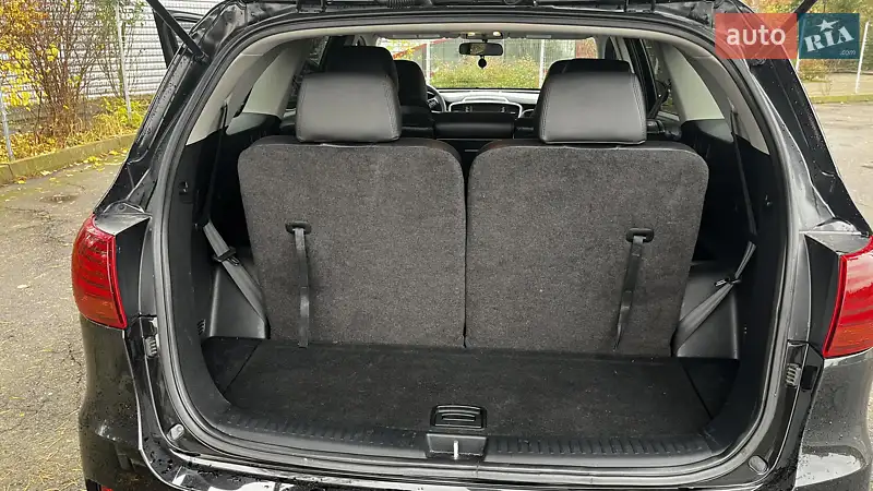 Kia Sorento 2018 VIN 5XYPG4A59KG472593 фото оголошення 36 з 79