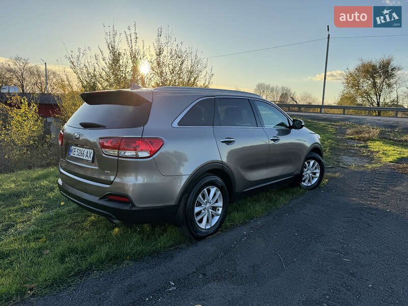 Позашляховик / Кросовер Kia Sorento 2016 в Дніпрі