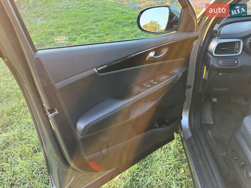 Позашляховик / Кросовер Kia Sorento 2016 в Дніпрі