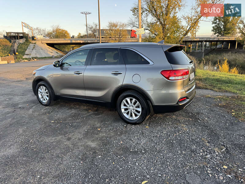 Позашляховик / Кросовер Kia Sorento 2016 в Дніпрі