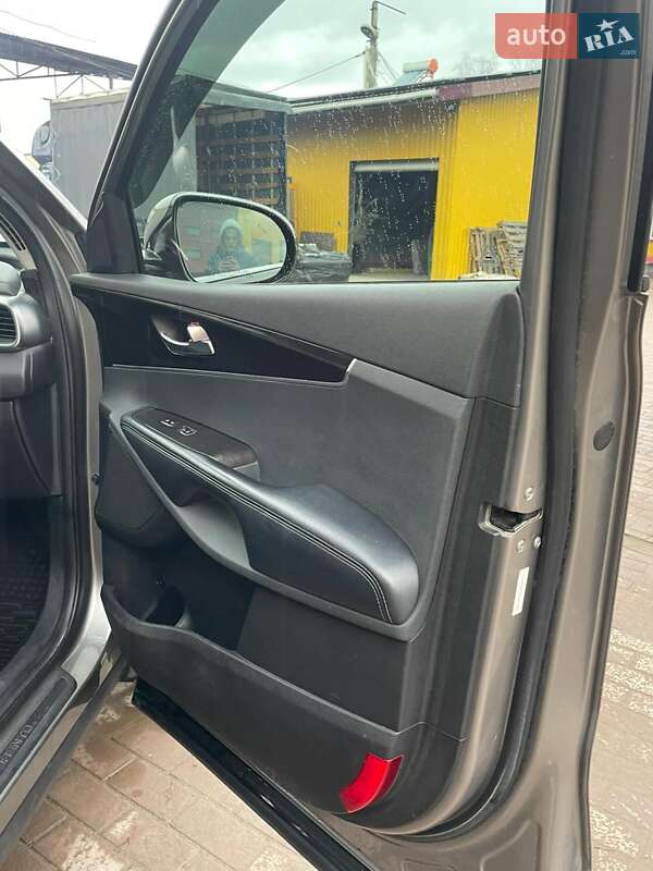 Позашляховик / Кросовер Kia Sorento 2017 в Бориславі