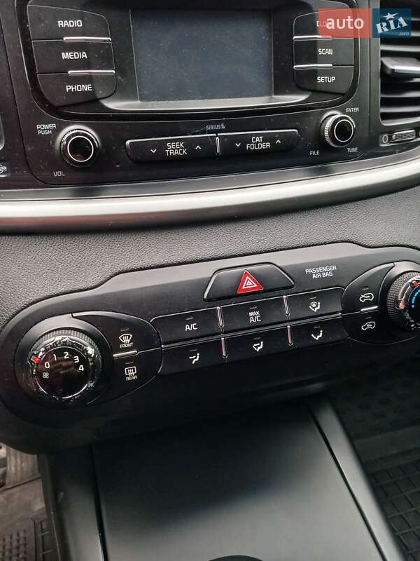 Внедорожник / Кроссовер Kia Sorento 2016 в Городенке