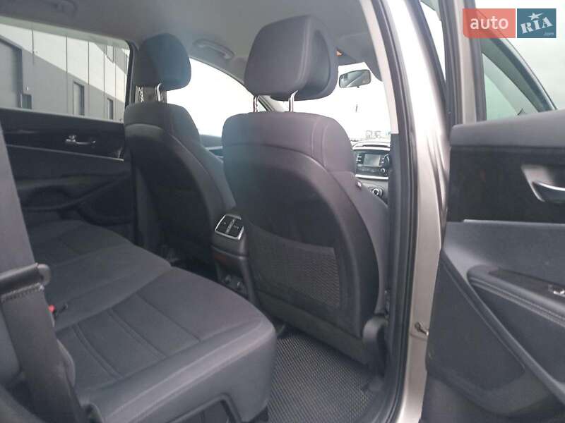 Внедорожник / Кроссовер Kia Sorento 2015 в Львове фото 25 Внедорожник / Кроссовер Kia Sorento 2015 в Львове