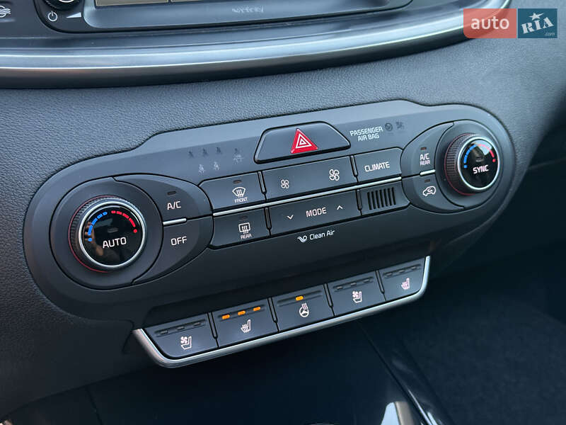 Позашляховик / Кросовер Kia Sorento 2016 в Стрию