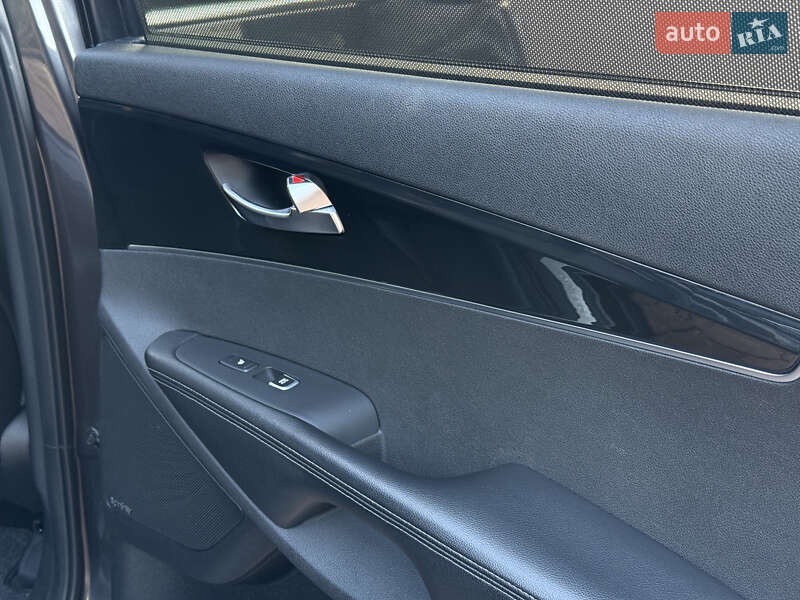 Позашляховик / Кросовер Kia Sorento 2016 в Стрию