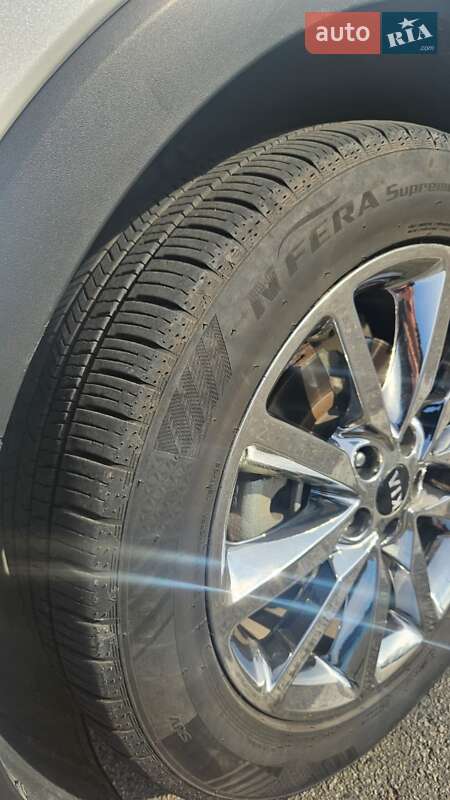 Позашляховик / Кросовер Kia Sorento 2015 в Києві