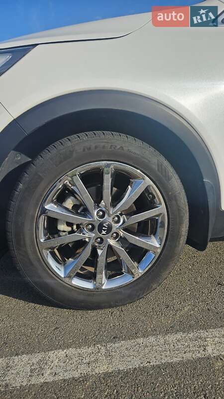 Позашляховик / Кросовер Kia Sorento 2015 в Києві