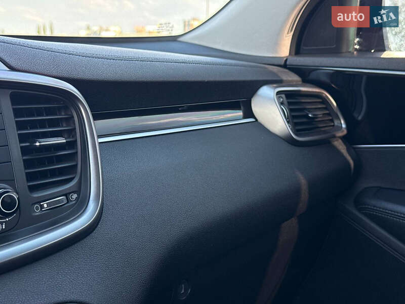 Внедорожник / Кроссовер Kia Sorento 2015 в Кривом Роге