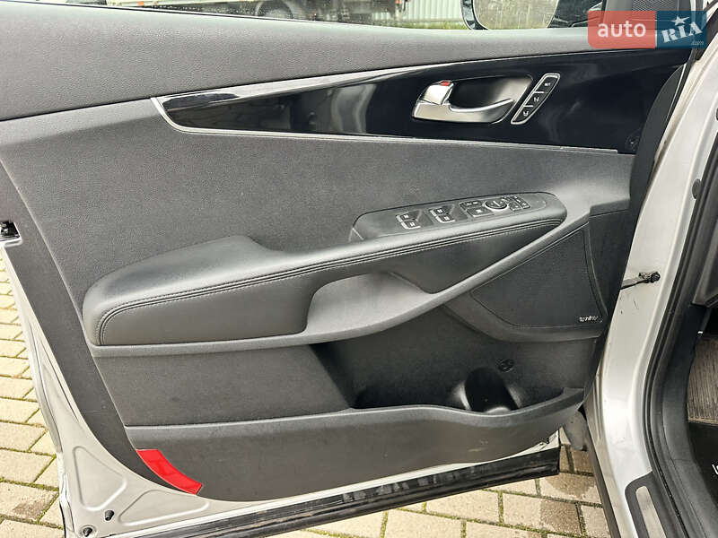 Внедорожник / Кроссовер Kia Sorento 2016 в Дубно