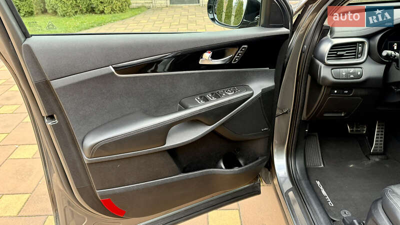 Внедорожник / Кроссовер Kia Sorento 2015 в Черновцах