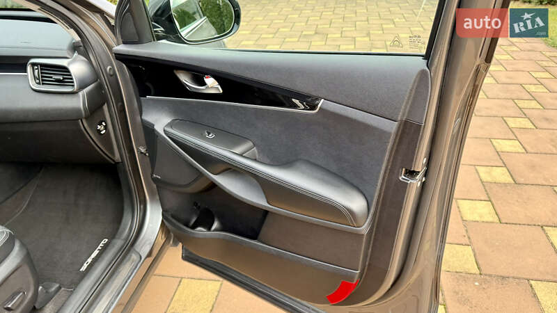 Внедорожник / Кроссовер Kia Sorento 2015 в Черновцах