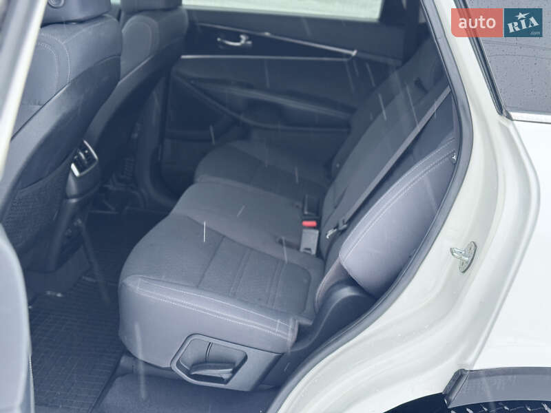 Позашляховик / Кросовер Kia Sorento 2016 в Львові