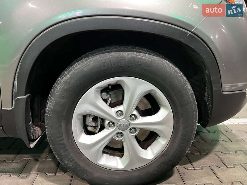 Позашляховик / Кросовер Kia Sorento 2012 в Одесі