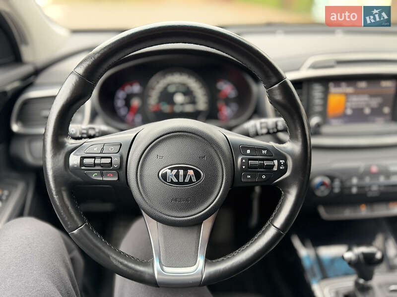 Позашляховик / Кросовер Kia Sorento 2015 в Луцьку