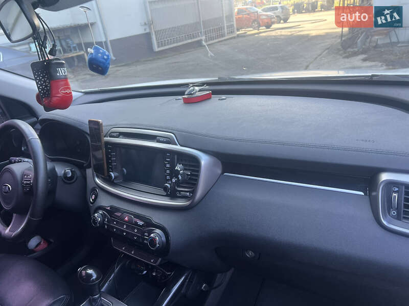 Позашляховик / Кросовер Kia Sorento 2016 в Миколаєві