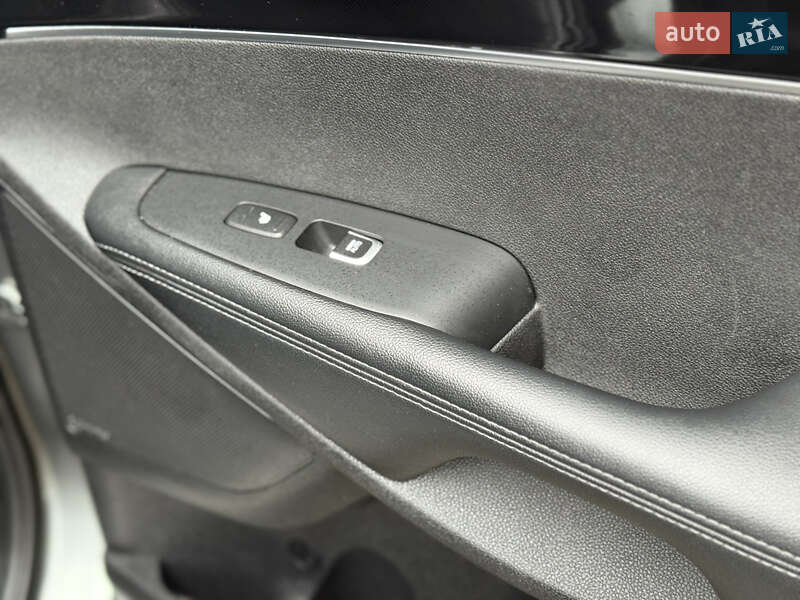 Позашляховик / Кросовер Kia Sorento 2015 в Стрию